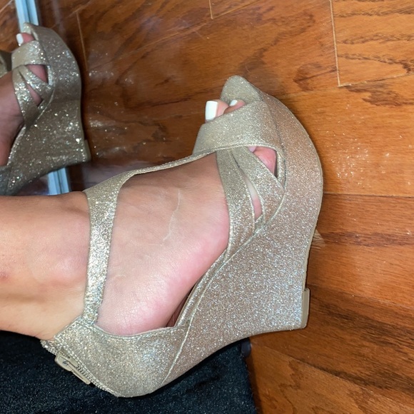 Size 8 bronze‎ glitter wedges - Picture 6 of 6